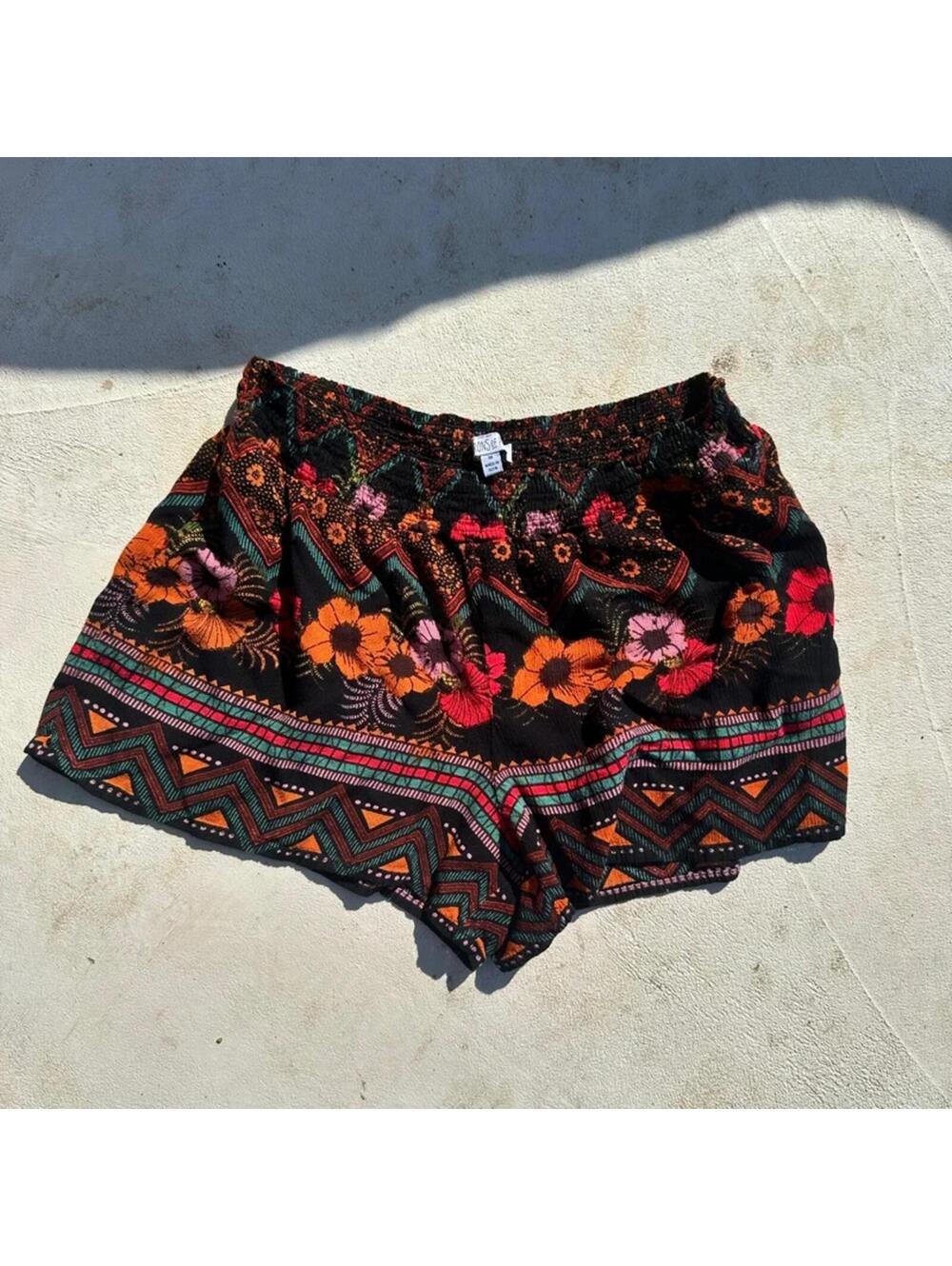 Floral Shorts Size M